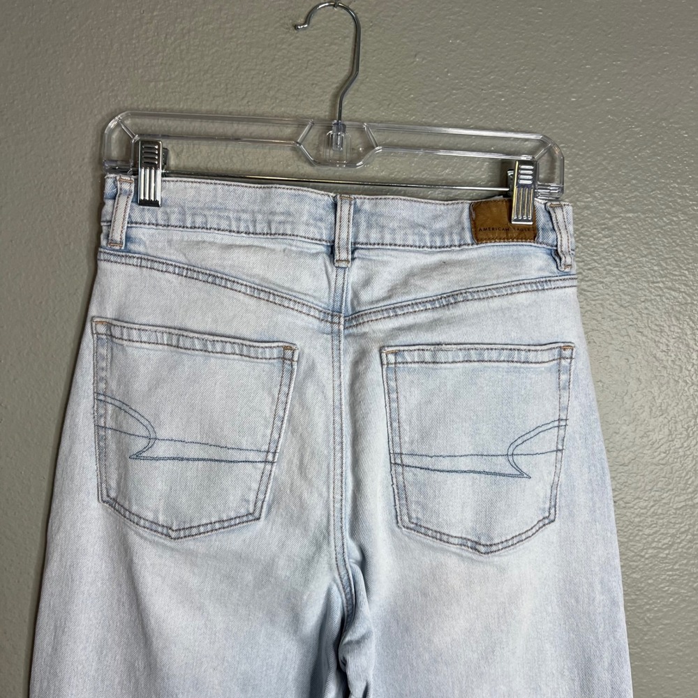 American Eagle Highest Rise Baggy Straight Jeans Sz 8 Light Wash Criss Cross - Picture 10 of 10